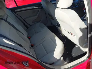 2016 Volkswagen Golf TSI SE z VIN 3VW217AU8GM021151, wystawiony jako IAAI lot #41784822 z przebiegiem 104 973 mil mil oraz . Historia ofert i sprzedaży dostępna na DreamBid. Obrazek 8.