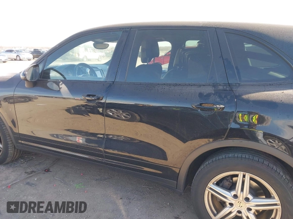 2016 Porsche Cayenne z VIN WP1AA2A25GLA05540, wystawiony jako IAAI lot #41330580 z przebiegiem 71 835 mil mil oraz . Historia ofert i sprzedaży dostępna na DreamBid. Obrazek 14.