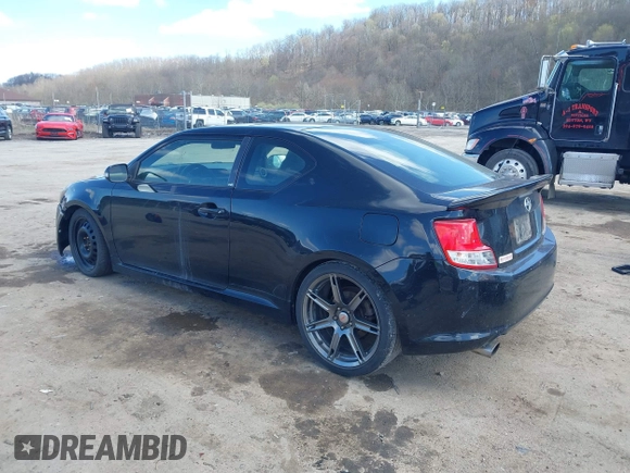 2013 Scion tC z VIN JTKJF5C76D3048463, wystawiony jako IAAI lot #41972560 z przebiegiem 204 863 mil mil oraz . Historia ofert i sprzedaży dostępna na DreamBid. Obrazek 3.