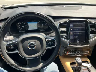 2018 Volvo XC90 Momentum z VIN YV4A22PK9J1319424, wystawiony jako Copart lot #62407515 z przebiegiem 172 293 mil mil oraz Czysty tytuł • Clean title. Historia ofert i sprzedaży dostępna na DreamBid. Obrazek 7.