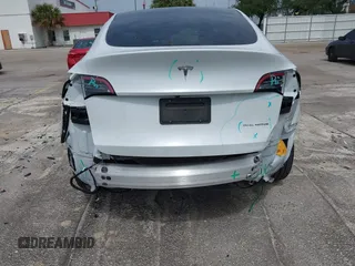 2023 Tesla Model Y Long Range z VIN 7SAYGDEE0PA065534, wystawiony jako IAAI lot #42445868 z przebiegiem 22 638 mil mil oraz . Historia ofert i sprzedaży dostępna na DreamBid. Obrazek 20.