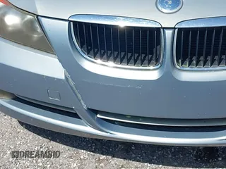 2008 BMW 3 Series 328i with VIN WBAVA37598NL45688, listed as a IAAI auction lot 41962680 with 203,776 mi miles. Bid and sale history available at carsss.com. Image 6.