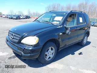 2000 Mercedes-Benz M-Class with VIN 4JGAB54E5YA165724, listed as a IAAI auction lot 42001654 with 138,997 mi miles. Bid and sale history available at carsss.com. Image 2.