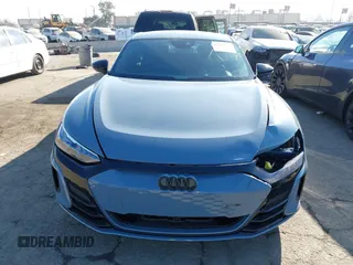 2024 Audi RS e-tron GT z VIN WAUBHBFWXR7901127, wystawiony jako IAAI lot #41220023 z przebiegiem 3414 mil mil oraz . Historia ofert i sprzedaży dostępna na DreamBid. Obrazek 13.