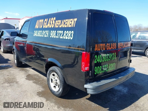 2004 Chevrolet Astro Cargo with VIN 1GCDM19X04B123352, listed as a IAAI auction lot 41879842 with 197,916 mi miles. Bid and sale history available at carsss.com. Image 3.