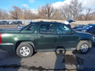 2013 Chevrolet Avalanche LS with VIN 3GNMCEE02DG321870, listed as a IAAI auction lot 41230404 with 114,216 mi miles. Bid and sale history available at carsss.com. Image 13.