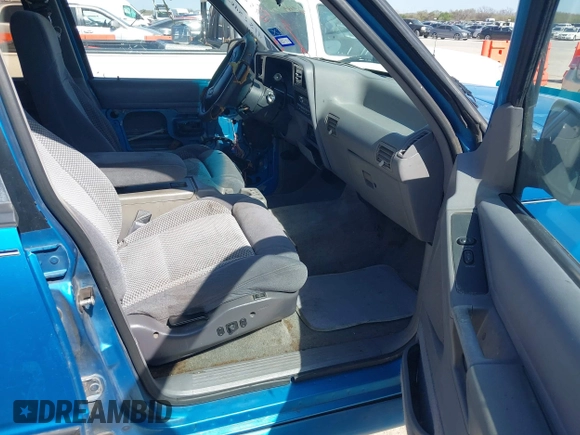1994 Ford Explorer Eddie Bauer z VIN 1FMDU34X8RUE55730, wystawiony jako IAAI lot #41852462 z przebiegiem 209 459 mil mil oraz . Historia ofert i sprzedaży dostępna na DreamBid. Obrazek 5.