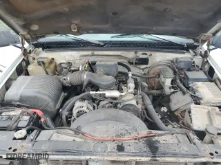 1996 GMC Suburban with VIN 1GDEC16R1TJ741423, listed as a Copart auction lot 83225074 with 488,815 mi miles and Salvage Title. Bid and sale history available at carsss.com. Image 13.