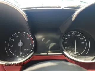 2018 Alfa Romeo Giulia Ti Sport с VIN ZARFAECN3J7599728, выставлен на аукционе Copart как лот 66533745 с пробегом Не указан миль и Списание • Salvage title. История ставок и продаж доступна на DreamBid. Изображение 9.