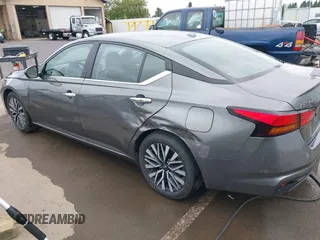 2024 Nissan Altima SV z VIN 1N4BL4DV4RN385646, wystawiony jako IAAI lot #42422125 z przebiegiem 27 335 mil mil oraz . Historia ofert i sprzedaży dostępna na DreamBid. Obrazek 3.