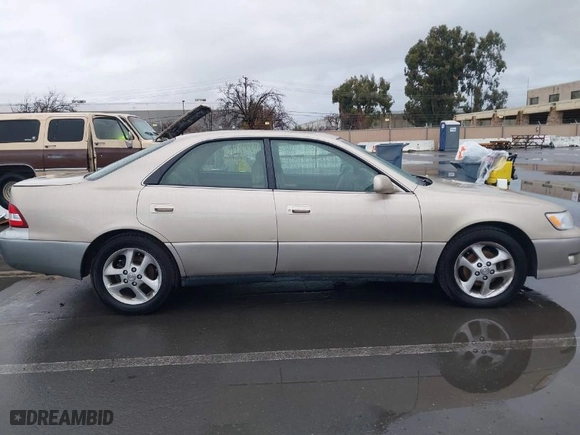 2001 Lexus ES 300 with VIN JT8BF28G210316181, listed as a IAAI auction lot 41562802 with NaN miles. Bid and sale history available at carsss.com. Image 13.