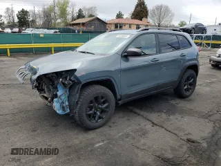 2015 Jeep Cherokee Trailhawk z VIN 1C4PJMBS7FW664920, wystawiony jako Copart lot #55098695 z przebiegiem 113 389 mil mil oraz Szkoda całkowita • Salvage title. Historia ofert i sprzedaży dostępna na DreamBid. Obrazek 1.