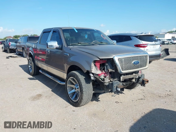 2005 Ford F-150 XLT z VIN 1FTRW12W45KC33940, wystawiony jako IAAI lot #42582396 z przebiegiem 233 217 mil mil oraz . Historia ofert i sprzedaży dostępna na DreamBid. Obrazek 1.