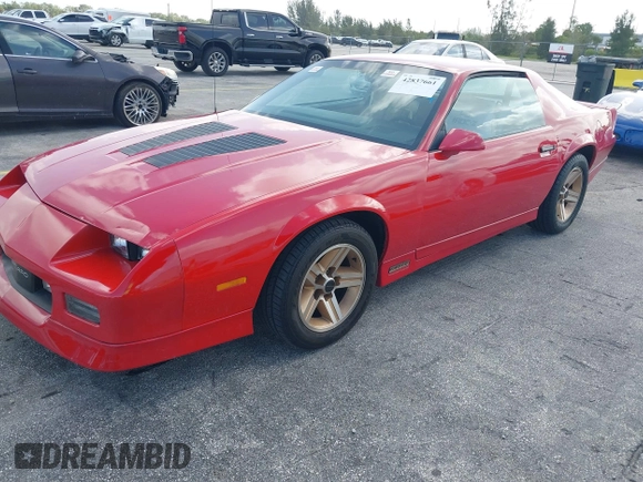 1986 Chevrolet Camaro Z28 Sport z VIN 1G1FP87F3GL117622, wystawiony jako IAAI lot #42837661 z przebiegiem 71 765 mil mil oraz . Historia ofert i sprzedaży dostępna na DreamBid. Obrazek 17.
