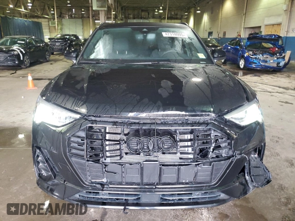 2024 Audi Q3 S line Premium Plus z VIN WA1EECF34R1035605, wystawiony jako Copart lot #42318005 z przebiegiem 10 264 mil mil oraz Szkody całkowita. Historia ofert i sprzedaży dostępna na DreamBid. Obrazek 5.