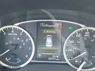 2017 Nissan Sentra SV with VIN 3N1AB7AP7HY387010, listed as a IAAI auction lot 41706175 with 90,757 mi miles. Bid and sale history available at carsss.com. Image 7.