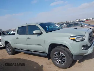 2022 Toyota Tacoma SR5 z VIN 3TMBZ5DN3NM034388, wystawiony jako IAAI lot #42270543 z przebiegiem 179 904 mil mil oraz . Historia ofert i sprzedaży dostępna na DreamBid. Obrazek 13.