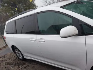 2018 Toyota Sienna LE Auto Access Seat with VIN 5TDKZ3DC6JS928592, listed as a IAAI auction lot 41421831 with 112,390 mi miles. Bid and sale history available at carsss.com. Image 13.
