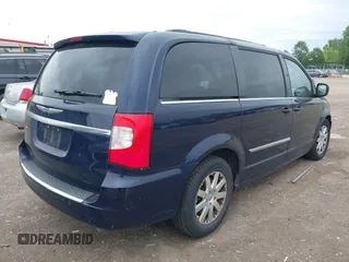 2013 Chrysler Town & Country Touring z VIN 2C4RC1BG1DR677083, wystawiony jako IAAI lot #42317204 z przebiegiem 204 879 mil mil oraz . Historia ofert i sprzedaży dostępna na DreamBid. Obrazek 4.