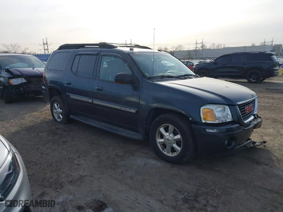 2005 GMC Envoy XL SLT with VIN 1GKET16M156142931, listed as a IAAI auction lot 41584914 with 215,452 mi miles. Bid and sale history available at carsss.com. Image 1.