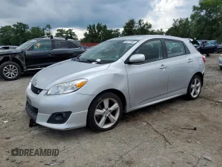 2010 Toyota Matrix S z VIN 2T1KE4EE6AC037924, wystawiony jako Copart lot #64877395 z przebiegiem 113 538 mil mil oraz Szkoda całkowita • Salvage title. Historia ofert i sprzedaży dostępna na DreamBid. Obrazek 1.