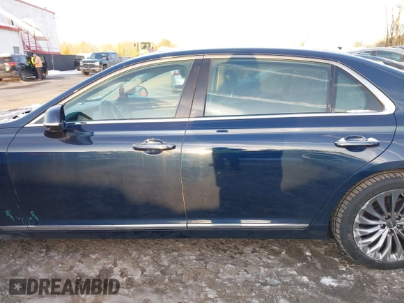 2018 Genesis G90 3.3T Premium with VIN KMHG34JA5JU043341, listed as a IAAI auction lot 41272841 with 33,527 mi miles. Bid and sale history available at carsss.com. Image 14.