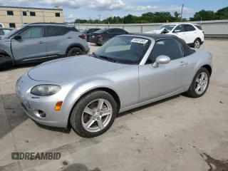 2007 Mazda MX-5 Miata Sport z VIN JM1NC25F270129678, wystawiony jako Copart lot #56491385 z przebiegiem 65 685 mil mil oraz Szkody całkowita. Historia ofert i sprzedaży dostępna na DreamBid. Obrazek 1.