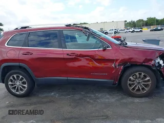 2019 Jeep Cherokee Latitude Plus with VIN 1C4PJLLB2KD331586, listed as a IAAI auction lot 41913175 with 92,563 mi miles. Bid and sale history available at carsss.com. Image 13.