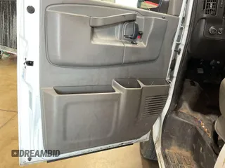 2021 Chevrolet Express Cargo z VIN 1GCWGAFP5M1201537, wystawiony jako IAAI lot #42642579 z przebiegiem 96 732 mil mil oraz . Historia ofert i sprzedaży dostępna na DreamBid. Obrazek 17.