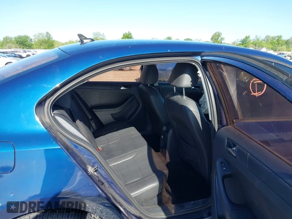 2011 Volkswagen Jetta SE with VIN 3VWDZ7AJ5BM319334, listed as a IAAI auction lot 42275321 with 111,989 mi miles and . Bid and sale history available at DreamBid. Image 8.