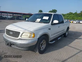 2001 Ford F-150 XLT z VIN 1FTRW07W01KB55038, wystawiony jako IAAI lot #42630824 z przebiegiem 281 399 mil mil oraz . Historia ofert i sprzedaży dostępna na DreamBid. Obrazek 2.