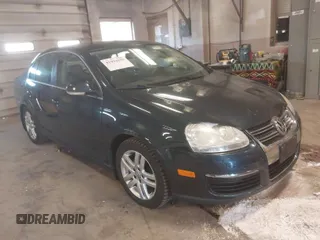2008 Volkswagen Jetta SE with VIN 3VWRM81K48M003404, listed as a IAAI auction lot 41994850 with 136,883 mi miles and . Bid and sale history available at DreamBid. Image 1.