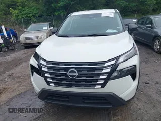 2024 Nissan Rogue S z VIN 5N1BT3AA4RC681960, wystawiony jako IAAI lot #42216264 z przebiegiem 37 882 mil mil oraz . Historia ofert i sprzedaży dostępna na DreamBid. Obrazek 12.