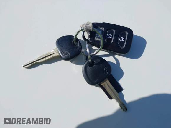 2012 Hyundai Elantra GLS с VIN KMHDH4AE8CU404698, выставлен на аукционе IAAI как лот 41988964 с пробегом Не указан миль и . История ставок и продаж доступна на DreamBid. Изображение 11.