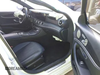 2022 Mercedes-Benz E 350 with VIN W1KZF8DB5NB068876, listed as a IAAI auction lot 41999445 with 31,786 mi miles and . Bid and sale history available at DreamBid. Image 5.
