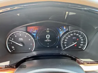 2017 Cadillac XT5 Platinum AWD z VIN 1GYKNFRS0HZ111747, wystawiony jako Copart lot #57666415 z przebiegiem 72 632 mil mil oraz Szkody całkowita. Historia ofert i sprzedaży dostępna na DreamBid. Obrazek 9.
