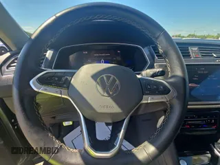 2024 Volkswagen Tiguan SE с VIN 3VV3B7AXXRM083203, выставлен на аукционе IAAI как лот 42813448 с пробегом 30 988 миль миль и . История ставок и продаж доступна на DreamBid. Изображение 7.