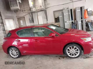 2011 Lexus CT 200h z VIN JTHKD5BH2B2036467, wystawiony jako IAAI lot #42323360 z przebiegiem 149 963 mil mil oraz . Historia ofert i sprzedaży dostępna na DreamBid. Obrazek 13.