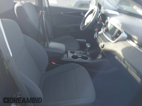 2019 Kia Sorento LX with VIN 5XYPG4A31KG579877, listed as a IAAI auction lot 41342414 with 32,549 mi miles. Bid and sale history available at carsss.com. Image 5.