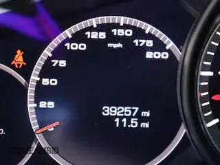 2021 Porsche Cayenne Turbo z VIN WP1AF2AY8MDA36017, wystawiony jako Copart lot #58531035 z przebiegiem 39 254 mil mil oraz Czysty tytuł • Clean title. Historia ofert i sprzedaży dostępna na DreamBid. Obrazek 8.