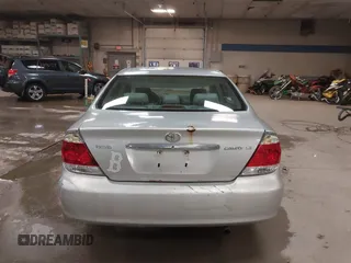 2005 Toyota Camry STD z VIN 4T1BE32K65U400652, wystawiony jako IAAI lot #41986431 z przebiegiem 218 412 mil mil oraz . Historia ofert i sprzedaży dostępna na DreamBid. Obrazek 16.