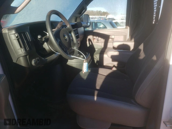 2020 Chevrolet Express Cargo Van with VIN 1GCWGAFG1L1261782, listed as a Copart auction lot 41364825 with 48,586 mi miles and Salvage Title. Bid and sale history available at carsss.com. Image 7.