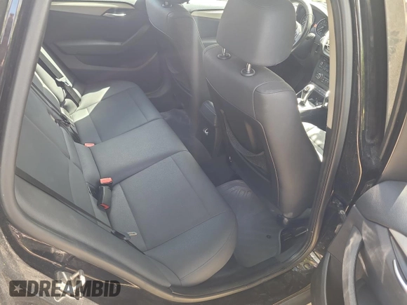 2014 BMW X1 sDrive28i z VIN WBAVM1C58EVW47891, wystawiony jako Copart lot #54916005 z przebiegiem 120 000 mil mil oraz Czysty tytuł • Clean title. Historia ofert i sprzedaży dostępna na DreamBid. Obrazek 6.