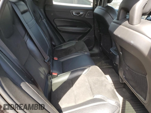 2018 Volvo XC60 R-Design z VIN YV4A22RM8J1000966, wystawiony jako Copart lot #56019245 z przebiegiem 69 195 mil mil oraz Szkoda całkowita • Salvage title. Historia ofert i sprzedaży dostępna na DreamBid. Obrazek 11.