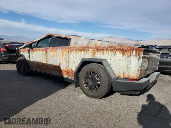 2024 Tesla Cybertruck Cyberbeast z VIN 7G2CEHEE4RA036882, wystawiony jako Copart lot #87403874 z przebiegiem 734 mil mil oraz Szkoda całkowita • Salvage title. Historia ofert i sprzedaży dostępna na DreamBid. Obrazek 2.