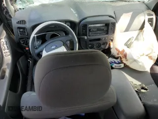 2004 Ford Escape XLS with VIN 1FMYU02124DA10326, listed as a Copart auction lot 42523165 with 3,579 mi miles and Salvage Title. Bid and sale history available at DreamBid. Image 8.