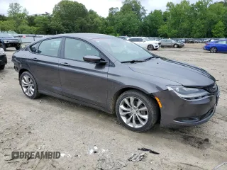 2015 Chrysler 200 S z VIN 1C3CCCBB5FN722116, wystawiony jako Copart lot #57477485 z przebiegiem 139 785 mil mil oraz Szkoda całkowita • Salvage title. Historia ofert i sprzedaży dostępna na DreamBid. Obrazek 4.