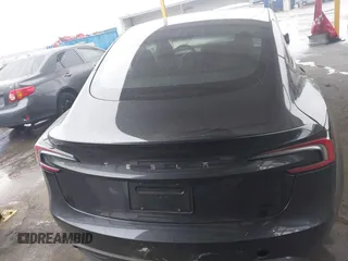 2024 Tesla Model 3 z VIN 5YJ3E1EA3RF737102, wystawiony jako IAAI lot #41562661 z przebiegiem 9 638 mil mil oraz . Historia ofert i sprzedaży dostępna na DreamBid. Obrazek 16.