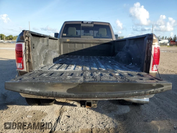 2018 Ram 3500 Laramie Longhorn z VIN 3C63RRKLXJG239218, wystawiony jako Copart lot #79291804 z przebiegiem 149 384 mil mil oraz Szkoda całkowita • Salvage title. Historia ofert i sprzedaży dostępna na DreamBid. Obrazek 6.