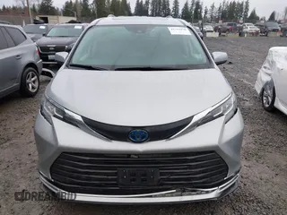 2021 Toyota Sienna XLE with VIN 5TDJSKFC8MS037697, listed as a IAAI auction lot 41711070 with 29,198 mi miles. Bid and sale history available at carsss.com. Image 12.